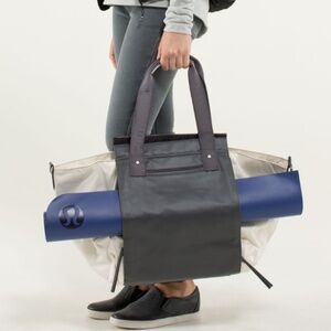 Lululemon Carry Me Om Gym Laptop Tote Concrete/Black